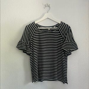 Small Max Studio Black and White Blouse Elegant Design